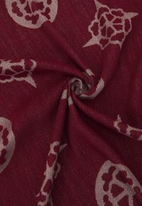 Guess SCARF 80X180 - Šalikas - fuchsia