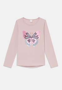 Helles rosa Langarmshirt mit einem Schmetterlingsdesign aus Pailletten in verschiedenen Rosa-, Blau- und Silbertönen und einem runden Halsauschnitt.
