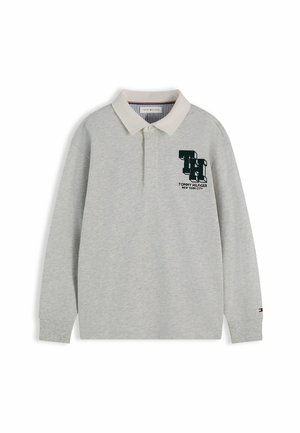 Jasnoszara koszulka polo z długim rękawem, białym kołnierzem, plisą zapinaną na guziki oraz logo Tommy Hilfiger na piersi i mankiecie rękawa.