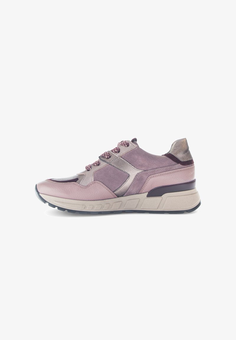 Sneakers in lichtpaars leer met zilveren accenten, voorzien van geprofileerde panelen, ronde neus, gecushioneerde zool en gemusterde veters.