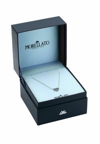 Collana a forma di cuore in argento esposta in una scatola per gioielli nera con texture e un interno azzurro chiaro, con il marchio "Morellato" sulla parte superiore.