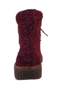 Stivaletto alla caviglia morbido in borgogna e viola realizzato in tessuto testurizzato con suola in gomma marrone e una linguetta sul retro per una facile calzata.