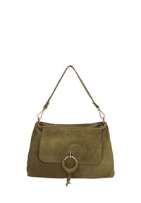 Borsa a spalla in suede verde oliva con chiusura a pattina e dettaglio circolare intrecciato sul davanti, dotata di tracolla regolabile e hardware in tonalità oro.