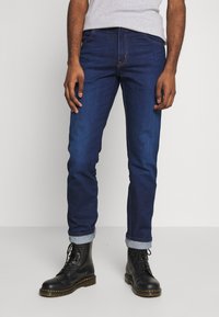 Wrangler TEXAS - Calças de ganga de perna direita - comfort zone