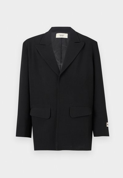 Black blazer with a notched lapel, two front pockets, and long sleeves. Made from smooth fabric with a relaxed fit and no visible closures.