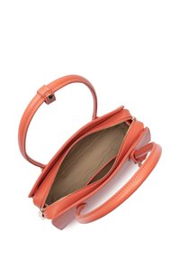 Sac à main en cuir orange avec deux poignées arrondies et une fermeture éclair supérieure ouverte, dévoilant une poche intérieure doublée de tissu beige.