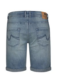 Denim shorts, lichtblauwe wassing, mid-rise, omgeslagen boorden, voorzien van twee achterzakken met contrasterende stiksels en een leren merklabel.