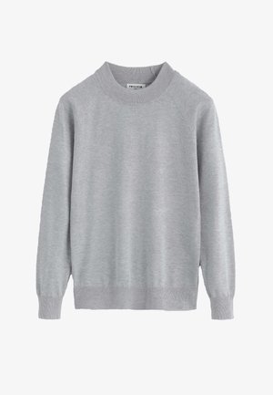 Pull léger gris clair en maille douce, avec un col rond, des manches raglan longues et des poignets et ourlet côtelés.