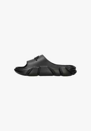 Schwarze Rutschsandalette mit einer glatten, matten Oberfläche, offenen Zehen und dickem, geripptem Sohlenprofil für Unterstützung und Grip. Minimalistisches Design mit Logo-Akzent.