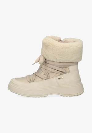Beige ankelstøvler med faux pelsforing, ribbet mellemsål, faux læderoverdel og tonede snørebånd for sikker pasform. Teksturerede detaljer på overfladen.