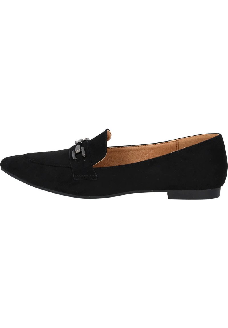 Scarpa piatta in suede nera con punta appuntita, caratterizzata da una striscia decorativa e dettagli in metallo argentato sulla tomaia. Suola a profilo basso.