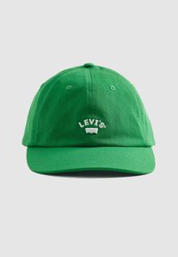 Zöld pamut baseball sapka ívelt karimával. Elülső részén fehér hímzett "LEVI'S" logó található. Hat szellőzőlyuk.