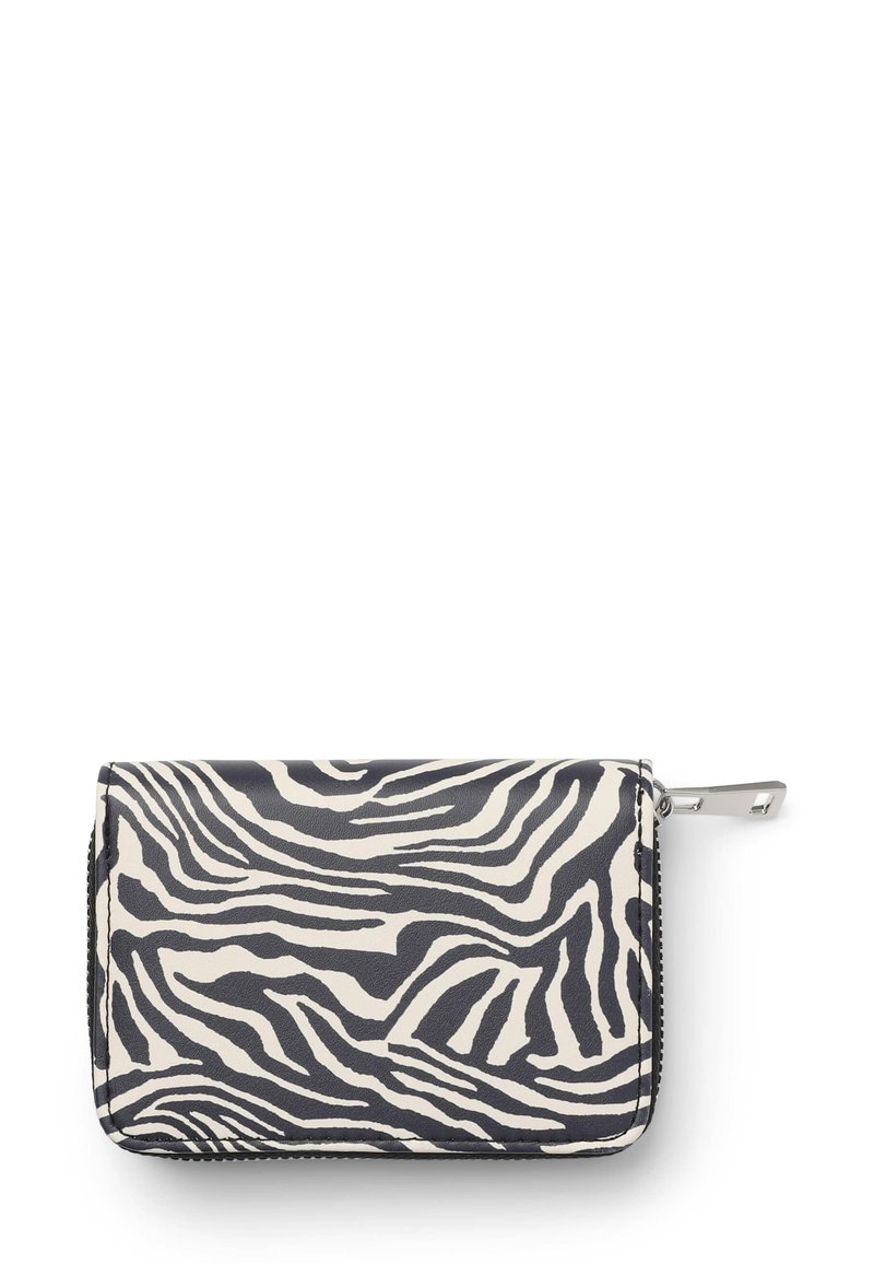 Portfel w wzór zebry wykonany z materiału syntetycznego, z czarno-białym wzorem fal, zamknięciem na zamek błyskawiczny i srebrnymi detalami.