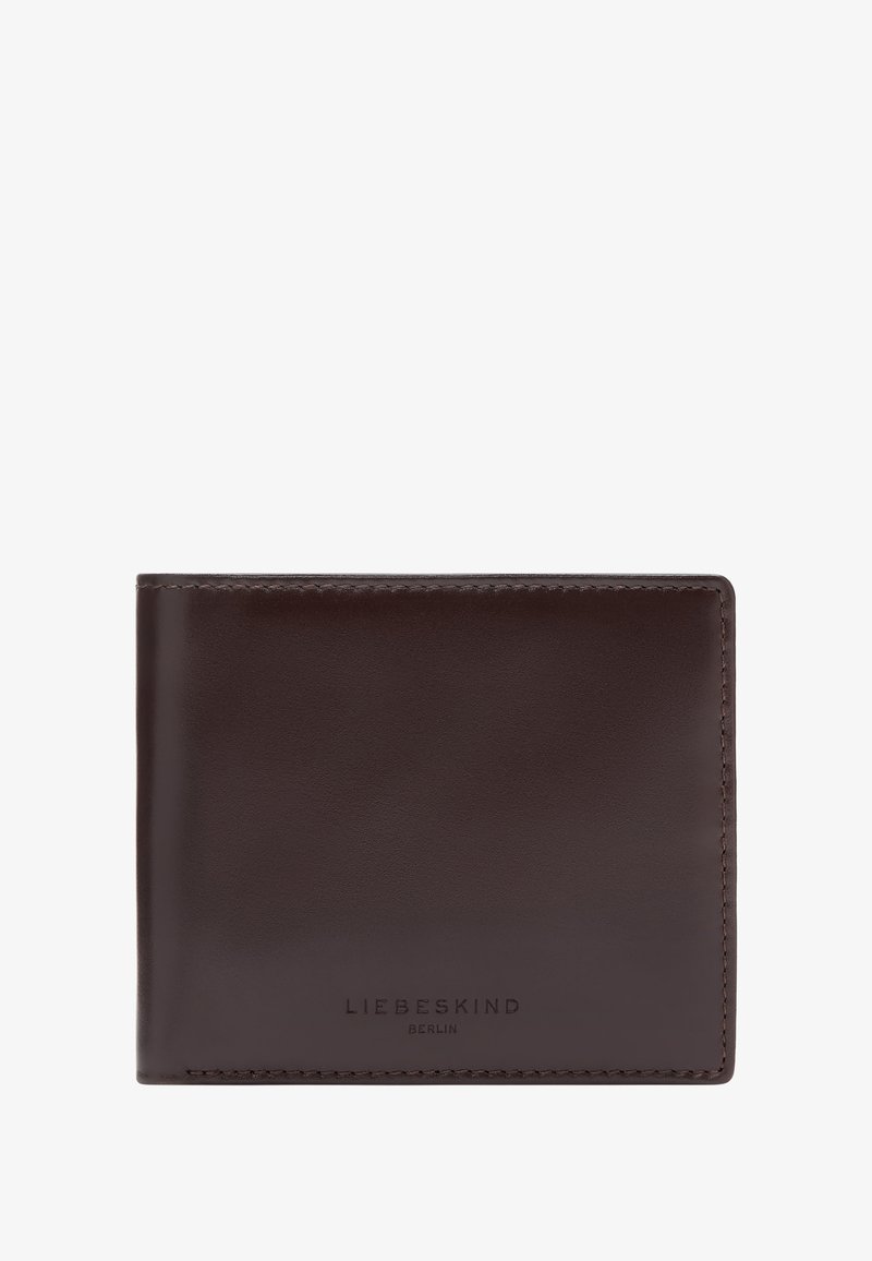 Brązowy skórzany portfel o gładkiej teksturze, z dwuklapkowym designem, subtelnie wytłoczonym logo z przodu oraz schludnym przeszyciem wzdłuż krawędzi.