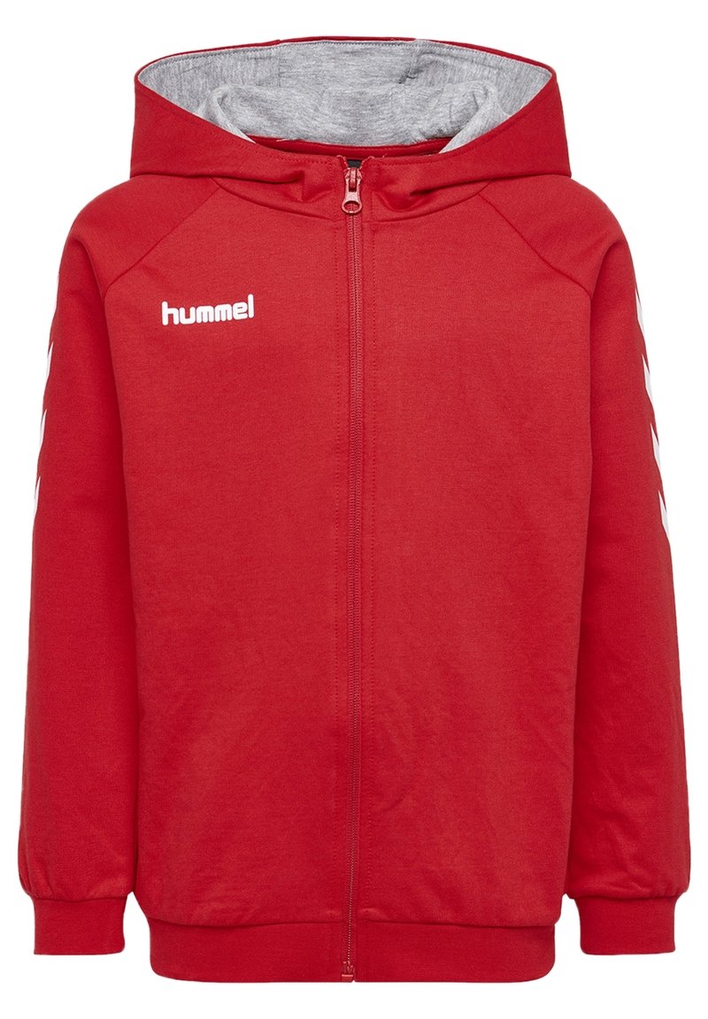 Sudadera roja con cremallera, hecha de una mezcla de algodón, que presenta una capucha forrada en gris, puños y acentos de rayas laterales. Logo de la marca exhibido en la parte frontal.