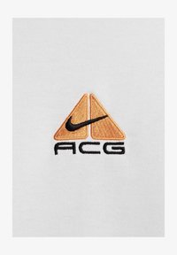 Unselected, summit white