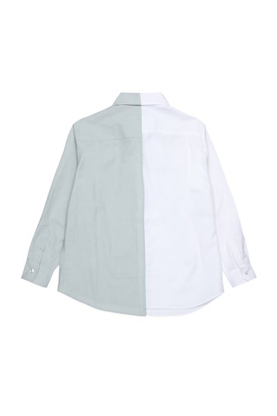 Langermet skjorte med delt design, den ene siden lys grå og den andre hvit. Laget av et glatt stoff med knappdetaljer på ermene.