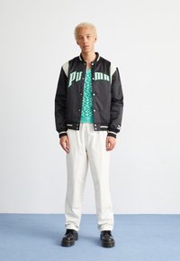 Puma FOR THE FANBASE VARSITY - Bombejakke - black