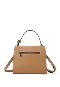 Borsa a mano in pelle color tan con una forma strutturata, manico superiore, tracolla staccabile, tasca frontale con zip e sottili dettagli in metallo.