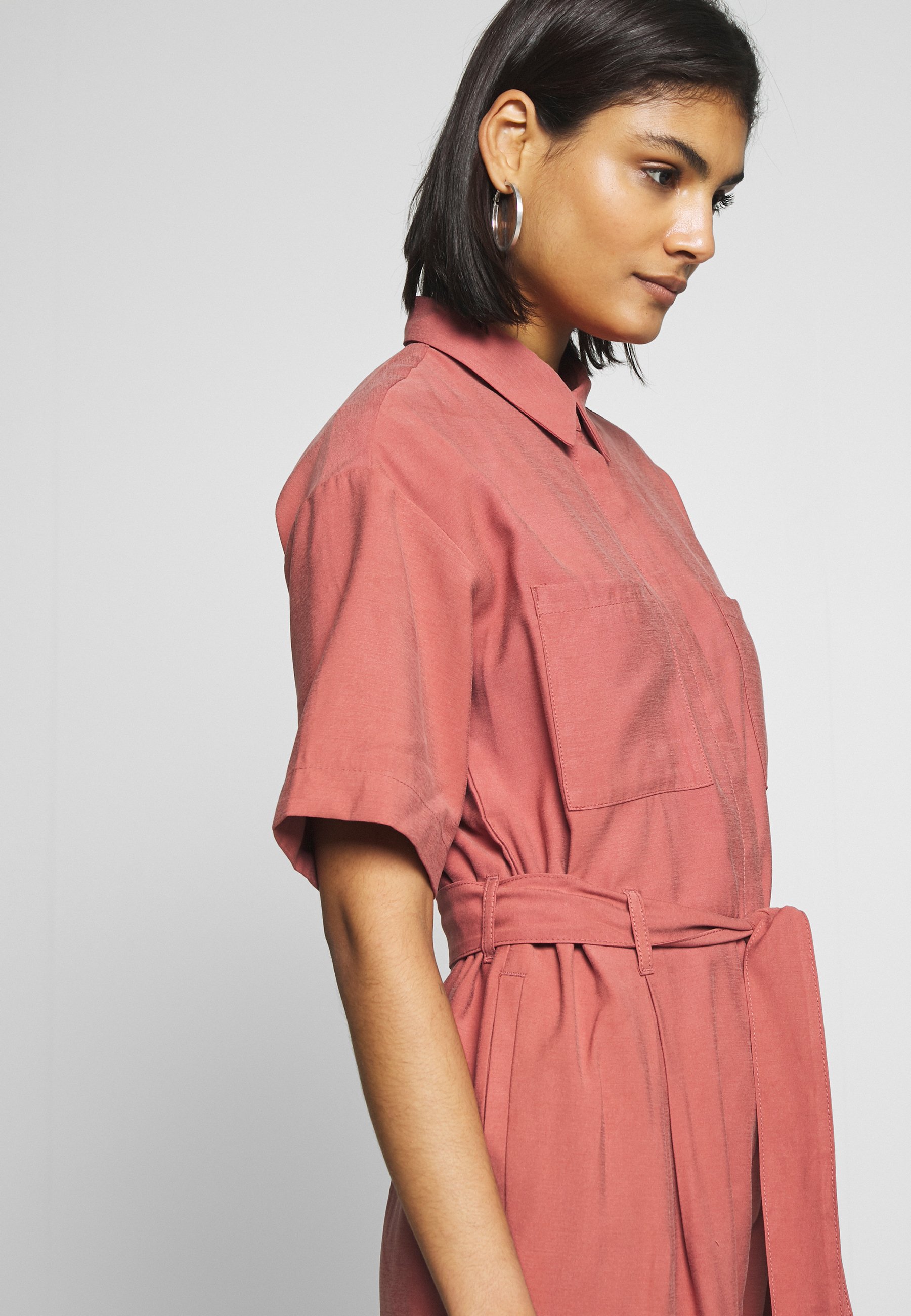 Monki AUGUSTA Jumpsuit red medium dusty Zalando.no Monki KALOLO - Jumpsuit - beige