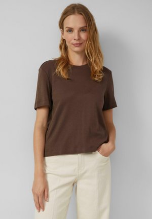 - T-shirt basic