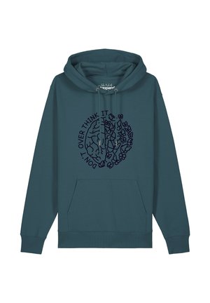 Türkisfarbener Kapuzenpullover mit Fronttasche, Kordeln und einem Gehirn- und Schmetterlingsmotiv, umgeben vom Text "Don't overthink it" auf der Brust.