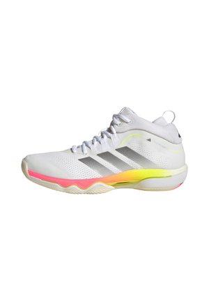 Weißer Sportschuh mit grauen Streifen, hohem Schaft, Mesh-Obermaterial und pink-gelbem Farbverlauf auf der Sohle vor weißem Hintergrund.