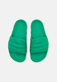 adidas Originals ADILETTE 22 - Platt slip-in - bold green/core black