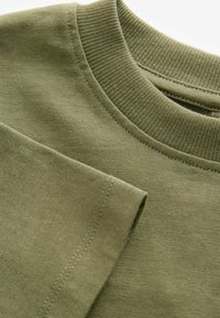 Next SHORT SLEEVE UTILITY  - Nyomott mintás póló - khaki green