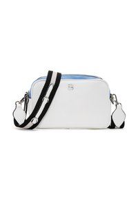 Witte leren crossbody tas met een lichtblauwe binnenkant, voorzien van een zwart-wit gestreepte schouderband en zilveren hardware.