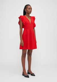 WAL G PETITE LUCIA V NECK FRILL SLEEVE SKATER DRESS - Trikotāžas kleita - red