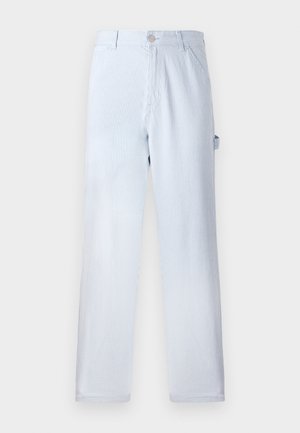 Svetlo modri prugasti hlače iz bombaža. Oblika naravnost nogavic, z sprednjo zaponko in stranskimi žepi. Mehka tekstura.