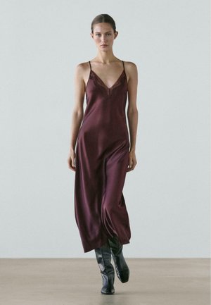 FLOWING MIDI SLIP - Freizeitkleid - bordeaux