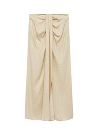 Beige, knie-lange rok van zachte stof, met een gathered ontwerp bij de taille en een zijsplit voor extra beweging en stijl.
