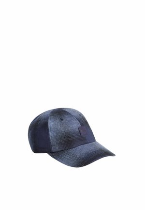Casquette de baseball avec un motif à carreaux bleu foncé et gris et une petite étiquette rectangulaire sur le panneau central avant.