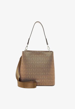 Bolso tote marrón con textura, con correa de hombro desmontable y asa superior única, con un patrón de cuadros sutil.
