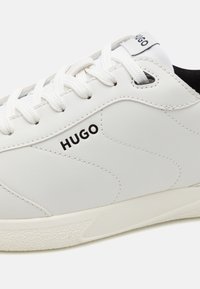 HUGO RIVEN - Sportbačiai - white