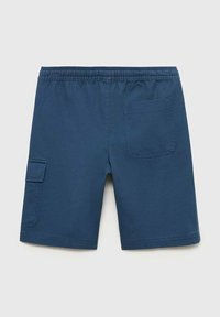 Marina bomullsshorts med elastisk midja, med en sidoficka och en bakficka, slät textur och enkel design.