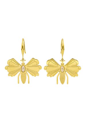Zlaté náušnice ve tvaru motýla s detailními křídly a oválným perlovým středem, vybavené zapínáním na páčku.