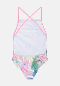 Maillot de bain une pièce avec un haut blanc, des bretelles croisées roses et un motif floral coloré, brillant, en rose, bleu et vert en bas.