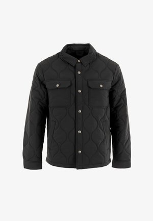 Schwarze gesteppte Jacke mit Kragenansatz, Druckknopfverschluss und zwei Brusttaschen mit einem dezenten gewellten Texturmuster.