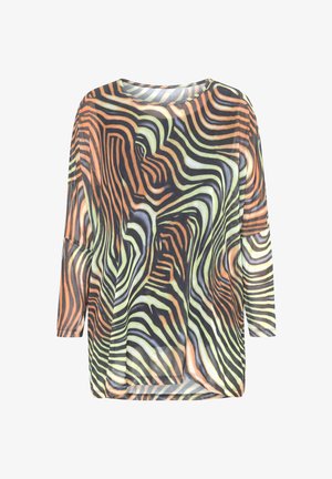 Bluzka z długim rękawem z abstrakcyjnymi falistymi paskami w kolorach pomarańczowym, żółtym, czarnym i szarym, z okrągłym dekoltem i luźnym krojem.