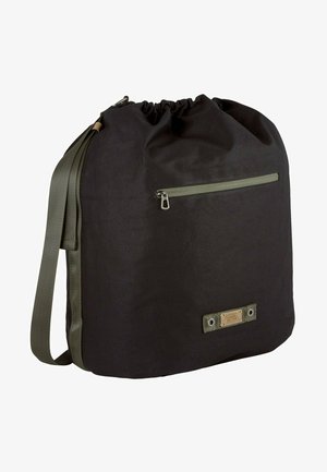 Sort stofpose med snørelukning, grøn lynlåslomme, justerbar skulderrem og tekstureret logo-patch. Har forstærkede detaljer for holdbarhed.