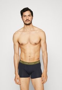 Tommy Hilfiger SIGNATURE TRUNK 3 PACK - Boxers - desert sky/ deep indigo/putting green