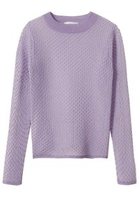 Neulotut pitkähihaiset svetari laventelin värisenä, jossa on teksturoitu, vohvelimainen kuvio. Ominaisuuksiin kuuluu pyöreä pääntie sekä resorit hihansuissa ja helmassa.