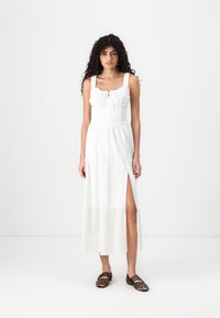 Hollister Co. Hollister Sofia Side-Smocked Eyelet Maxi Dress - Maxi šaty - bright white eyelet