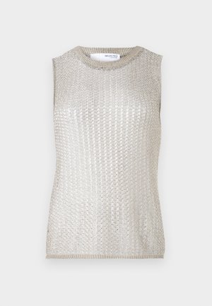 Αμάνικο τοπ από μεταλλικό ασημί πλεκτό ύφασμα. Διαθέτει ραβδωτή υφή και στρογγυλή λαιμόκοψη. Απλός, εφαρμοστός σχεδιασμός χωρίς πρόσθετες λεπτομέρειες.