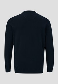Pull en maille bleu marine avec manches longues, col rond et poignets et ourlet côtelés. Texture lisse, sans motifs ni embellissements visibles.