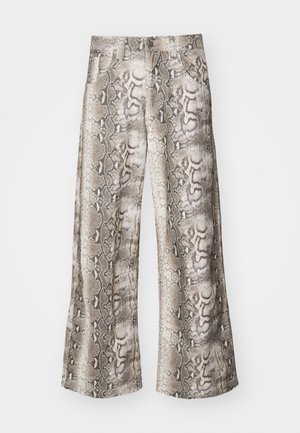Weite Hosen mit Schlangenprint-Muster, in einer neutralen Farbpalette aus Beige und Grau, mit glatter Textur und normaler Taillenhöhe.