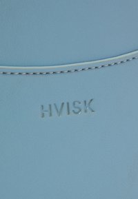 HVISK NOMI SHINY STRUCTURE - Borsa a mano - blue mist